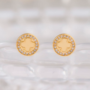 Clover stud earring
